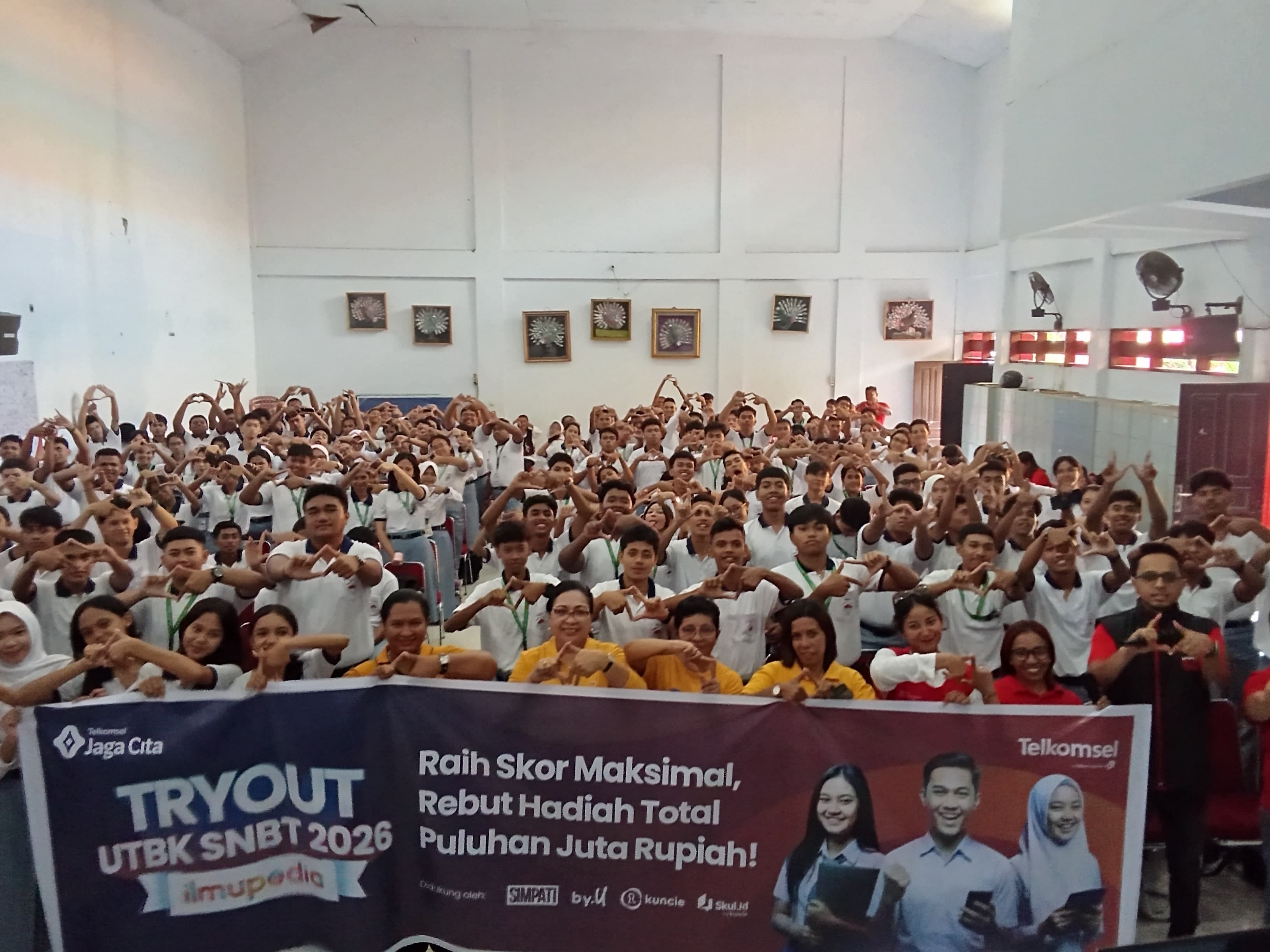SMA Negeri 1 Ambon Gelar Try Out ANBK Bersama Telkomsel untuk Siswa Kelas XII