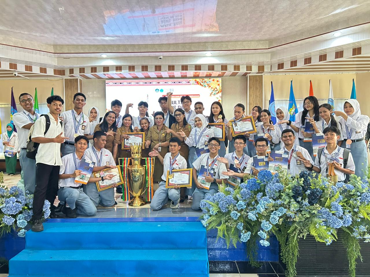 Penutupan serta Penyerahan Piala Olimpiade Sains: SMA Negeri 1 Ambon Raih Juara Umum dengan 25 Medali