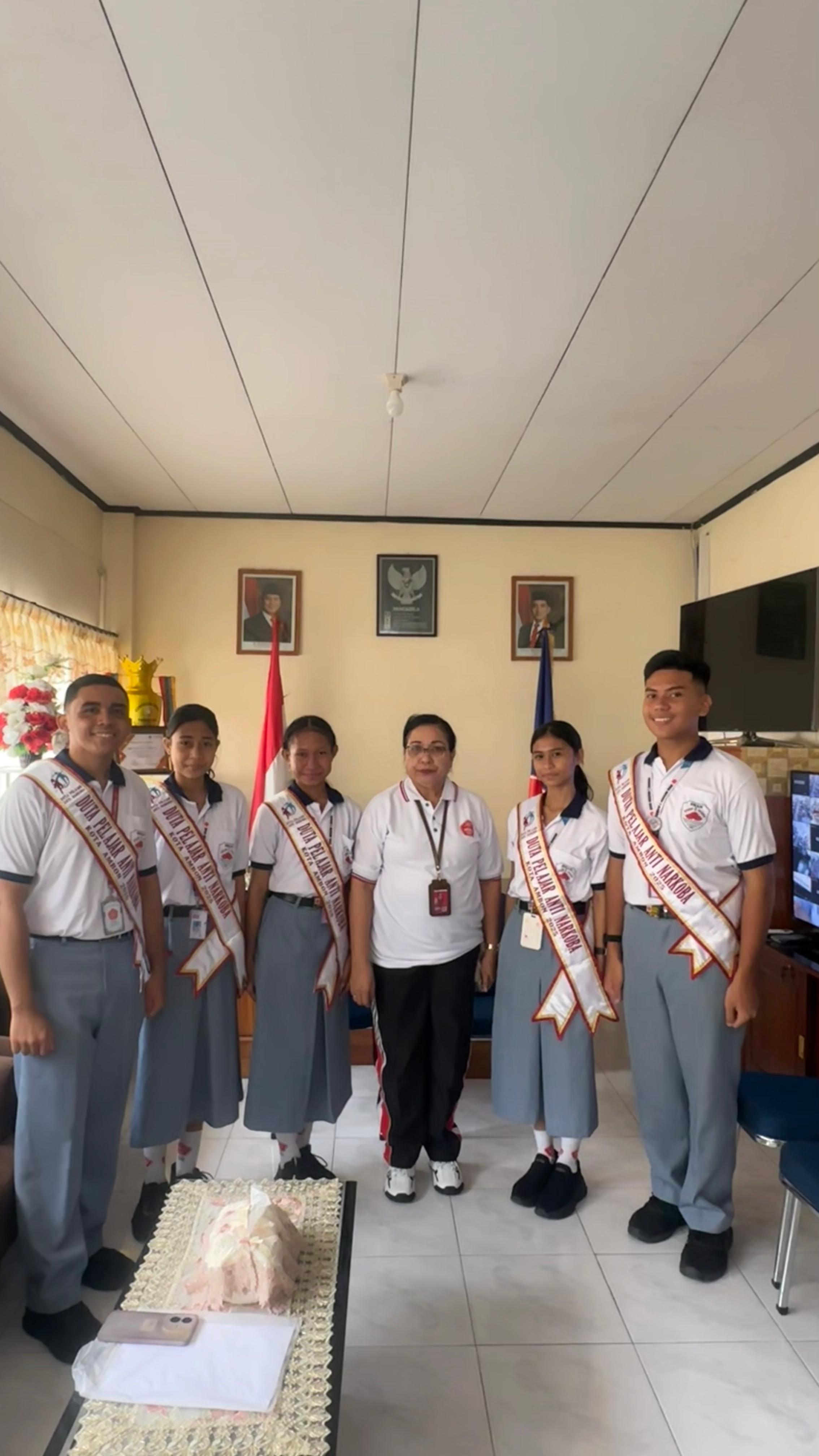 Lima Putra-Putri Terbaik SMAN 1 Ambon Dikukuhkan sebagai Duta Pelajar Anti Narkoba