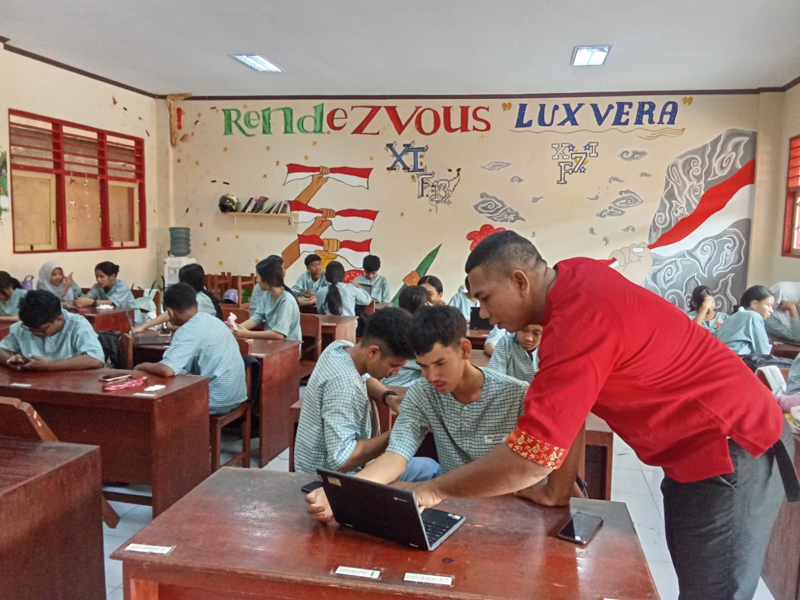 Pelatihan Literasi Digital Siswa oleh Tim Digital SMA Negeri 1 Ambon